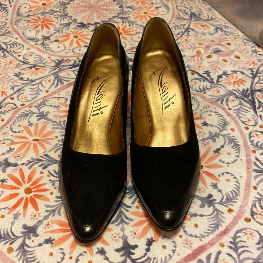 Avanti black heels!